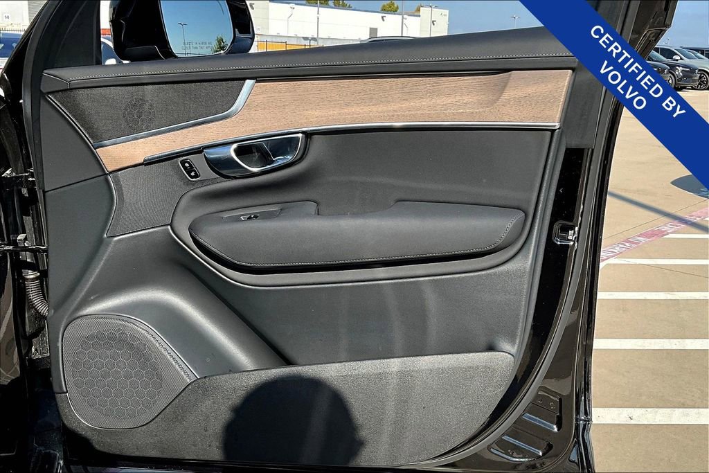 Certified 2025 Volvo XC90 B6 Plus image 25