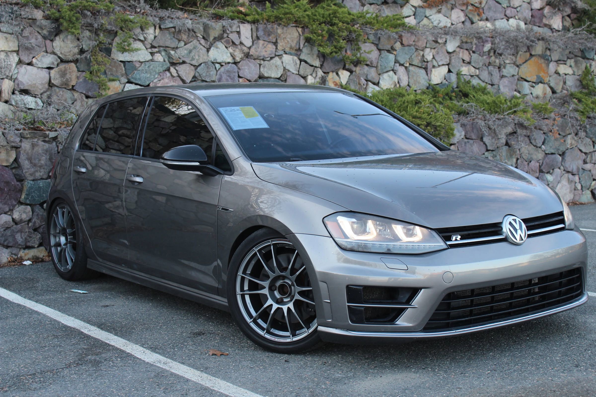 Used 2016 Volkswagen Golf 4-Door image 4