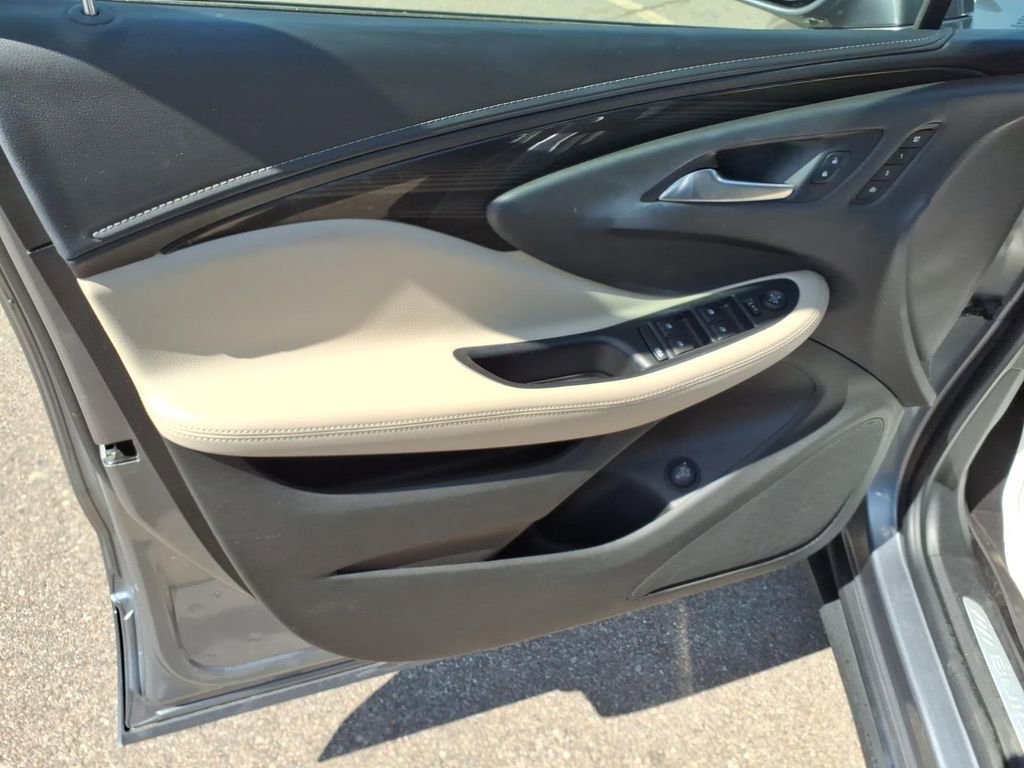 Used 2020 Buick Envision Essence FWD image 11