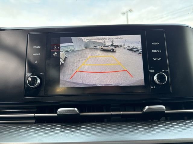 Used 2023 Kia Carnival LX image 27