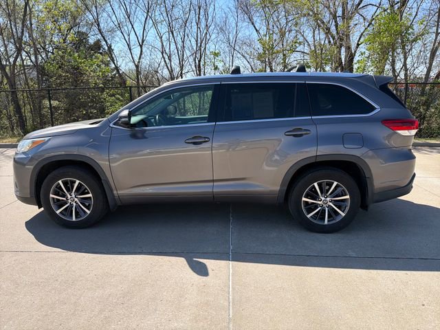 Used 2018 Toyota Highlander XLE image 2