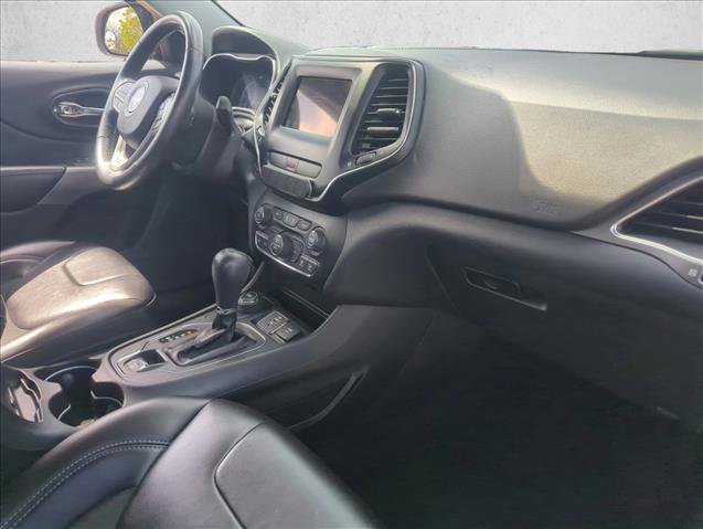 Used 2019 Jeep Cherokee Latitude Plus w/ Comfort/Convenience Group image 19