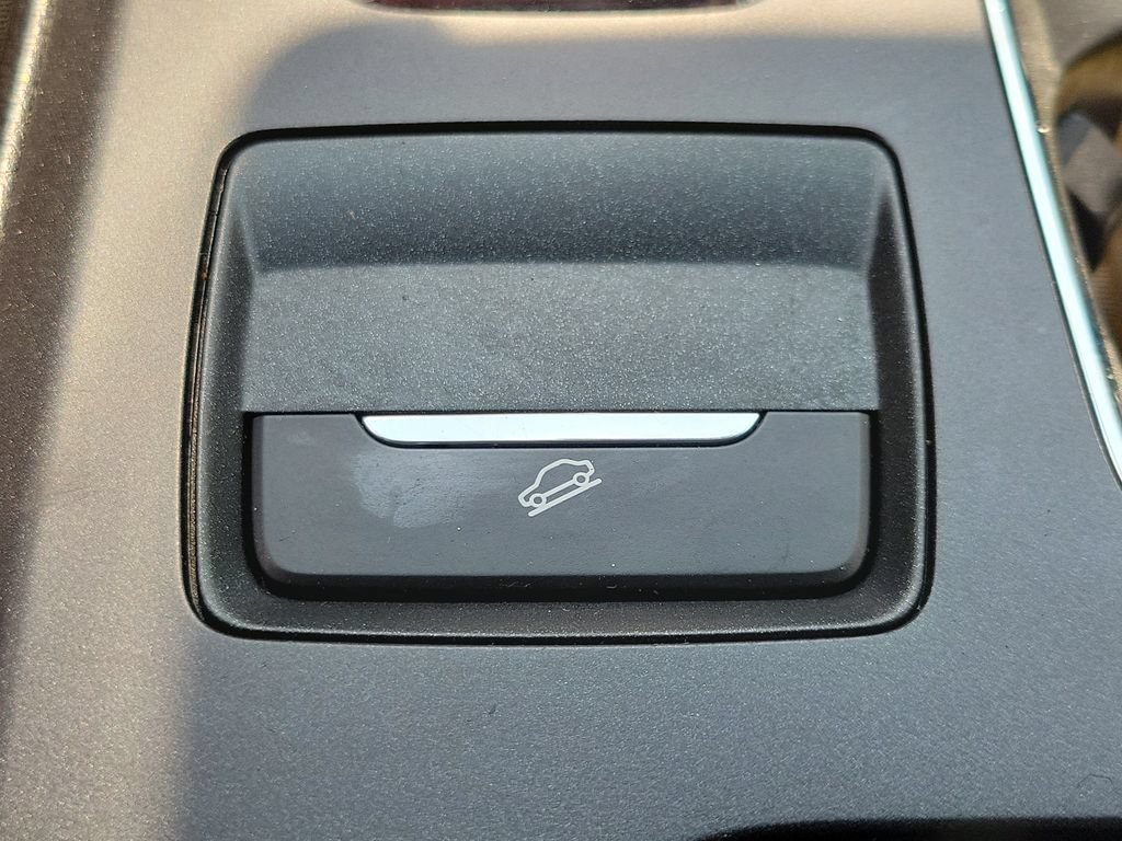 Used 2020 Ford Fusion SE FWD image 23