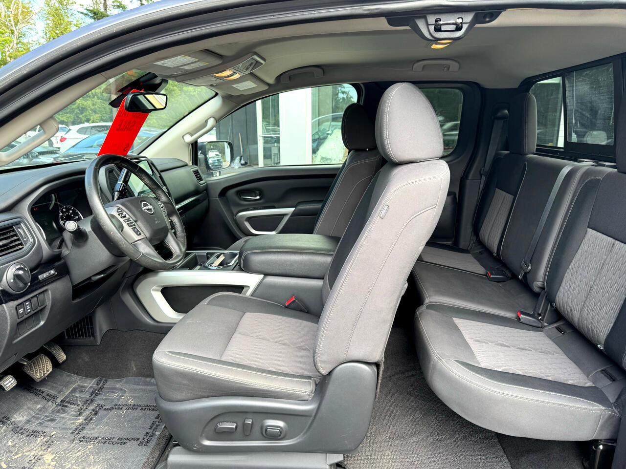 Used 2024 Nissan Titan SV image 11