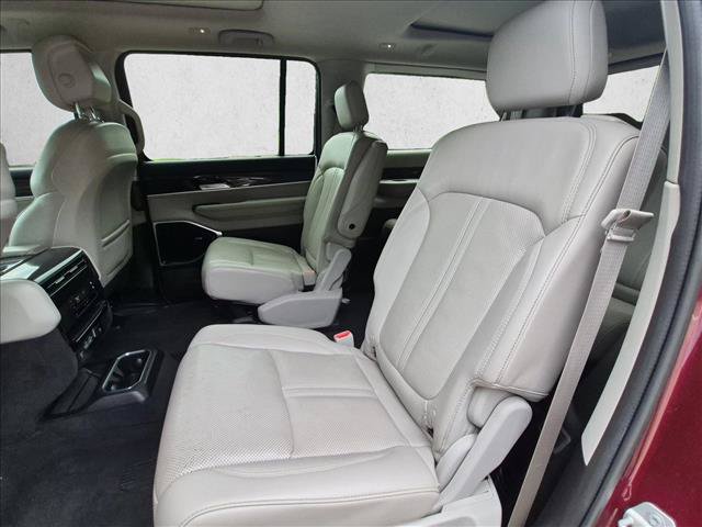 Used 2022 Jeep Wagoneer Series III w/ Premium Group I AWD/4WD image 22