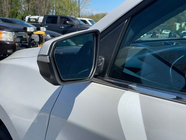 Used 2023 Chevrolet Equinox Premier AWD/4WD image 36