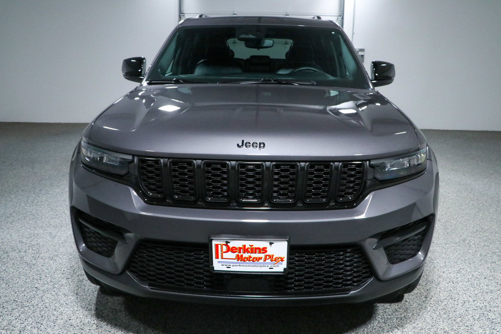 Used 2023 Jeep Grand Cherokee Altitude AWD/4WD image 4