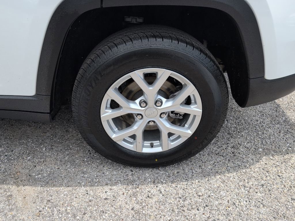 Used 2023 Jeep Grand Cherokee Limited AWD/4WD image 14