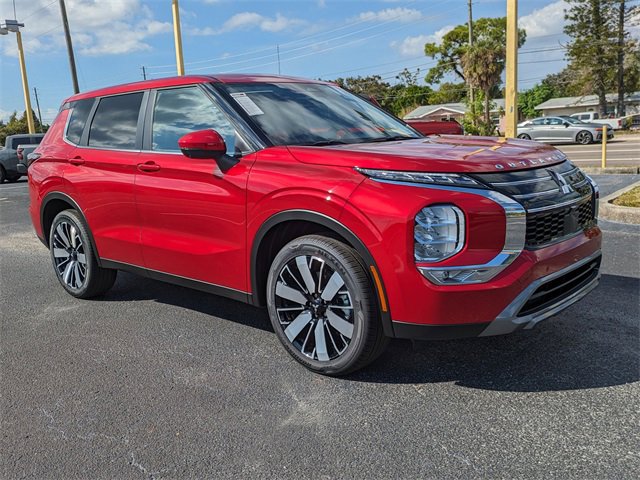 New 2025 Mitsubishi Outlander SE image 3