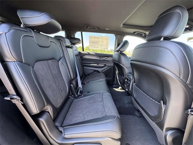 New 2025 Jeep Grand Cherokee L Altitude image 16