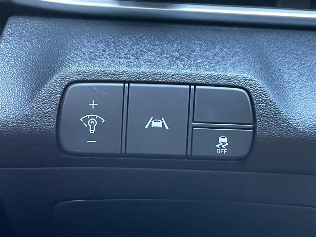 Used 2022 Hyundai Elantra SEL image 21