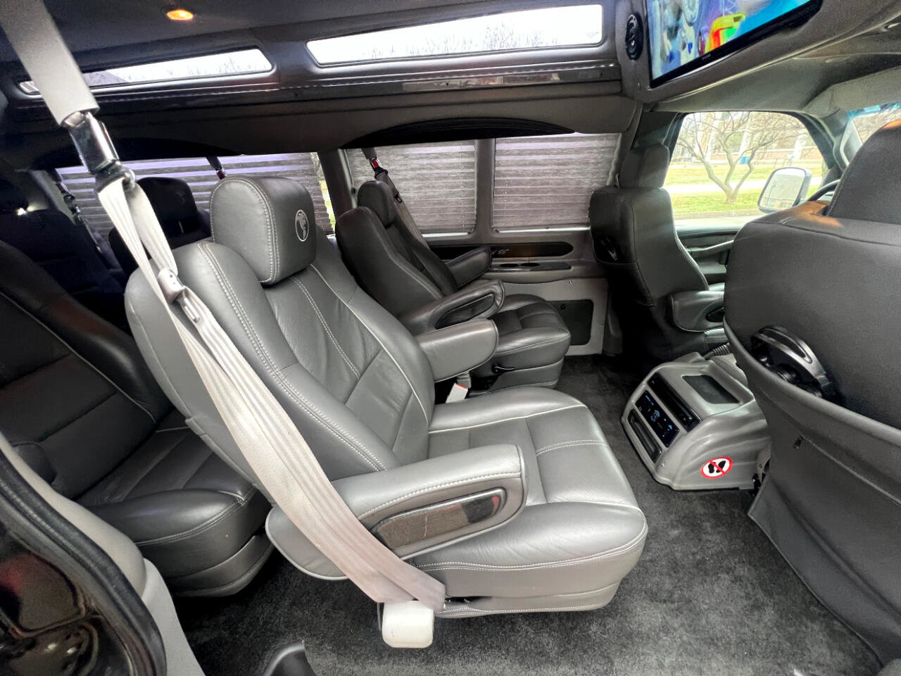 Used 2017 Chevrolet Express 2500 Extended image 35