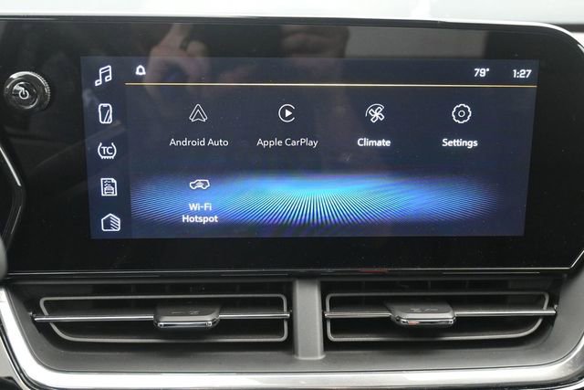 Used 2025 Chevrolet Trax RS w/ Sunroof Package FWD image 17