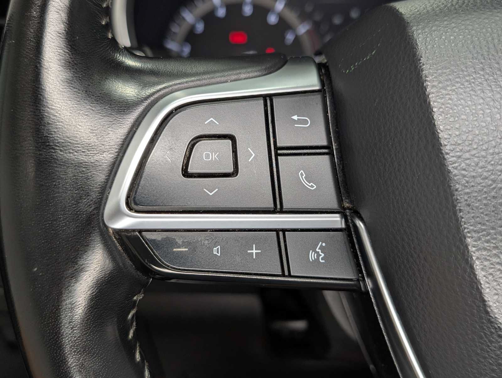Used 2021 Toyota Highlander XLE AWD/4WD image 37