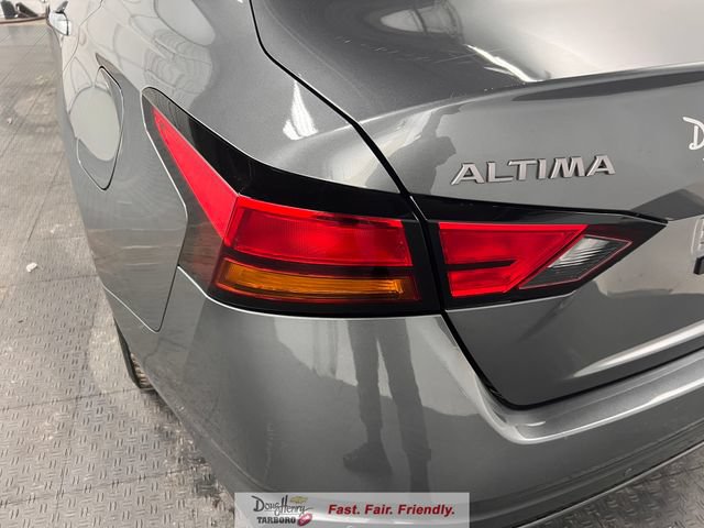 Used 2025 Nissan Altima 2.5 SV FWD image 14