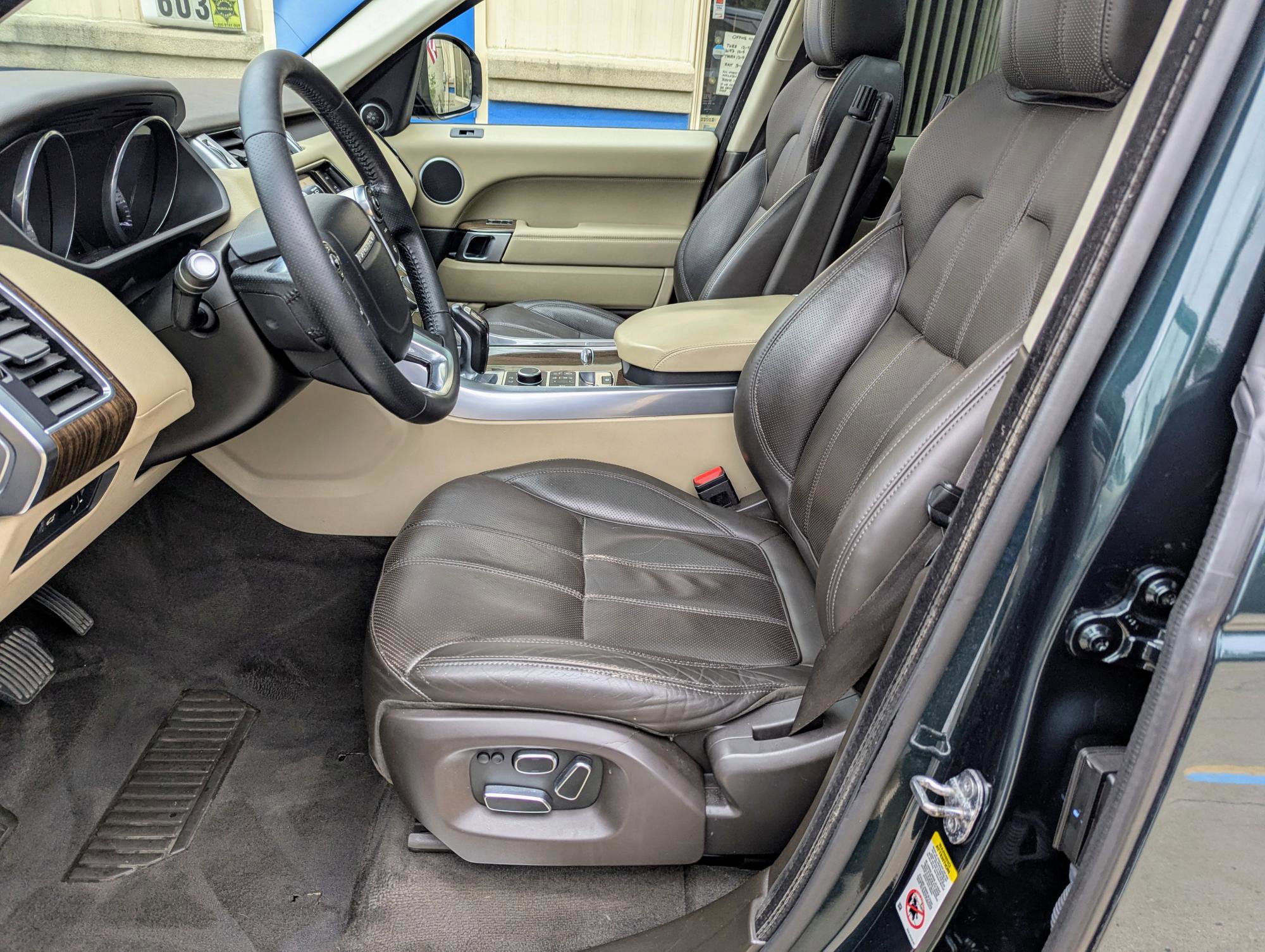 Used 2015 Land Rover Range Rover Sport HSE image 5