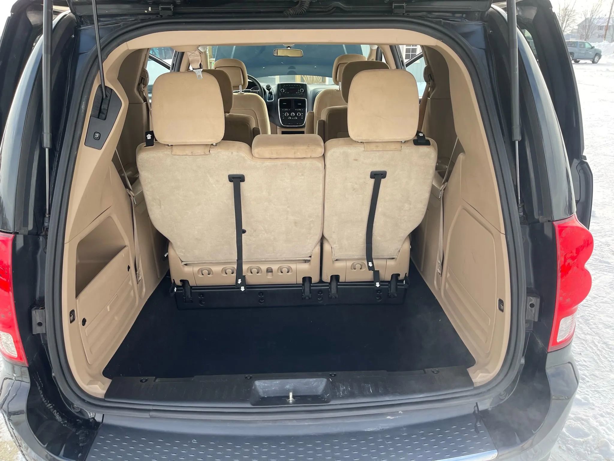 Used 2016 Dodge Grand Caravan SXT image 14