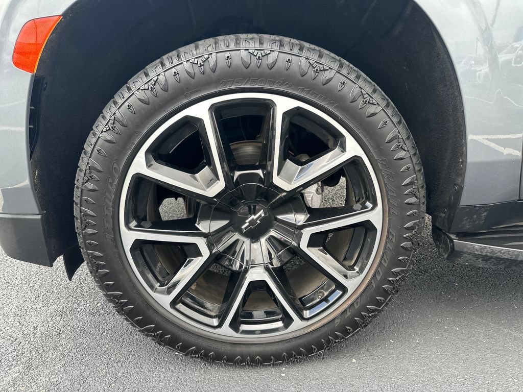 Used 2022 Chevrolet Suburban RST w/ Luxury Package AWD/4WD image 10