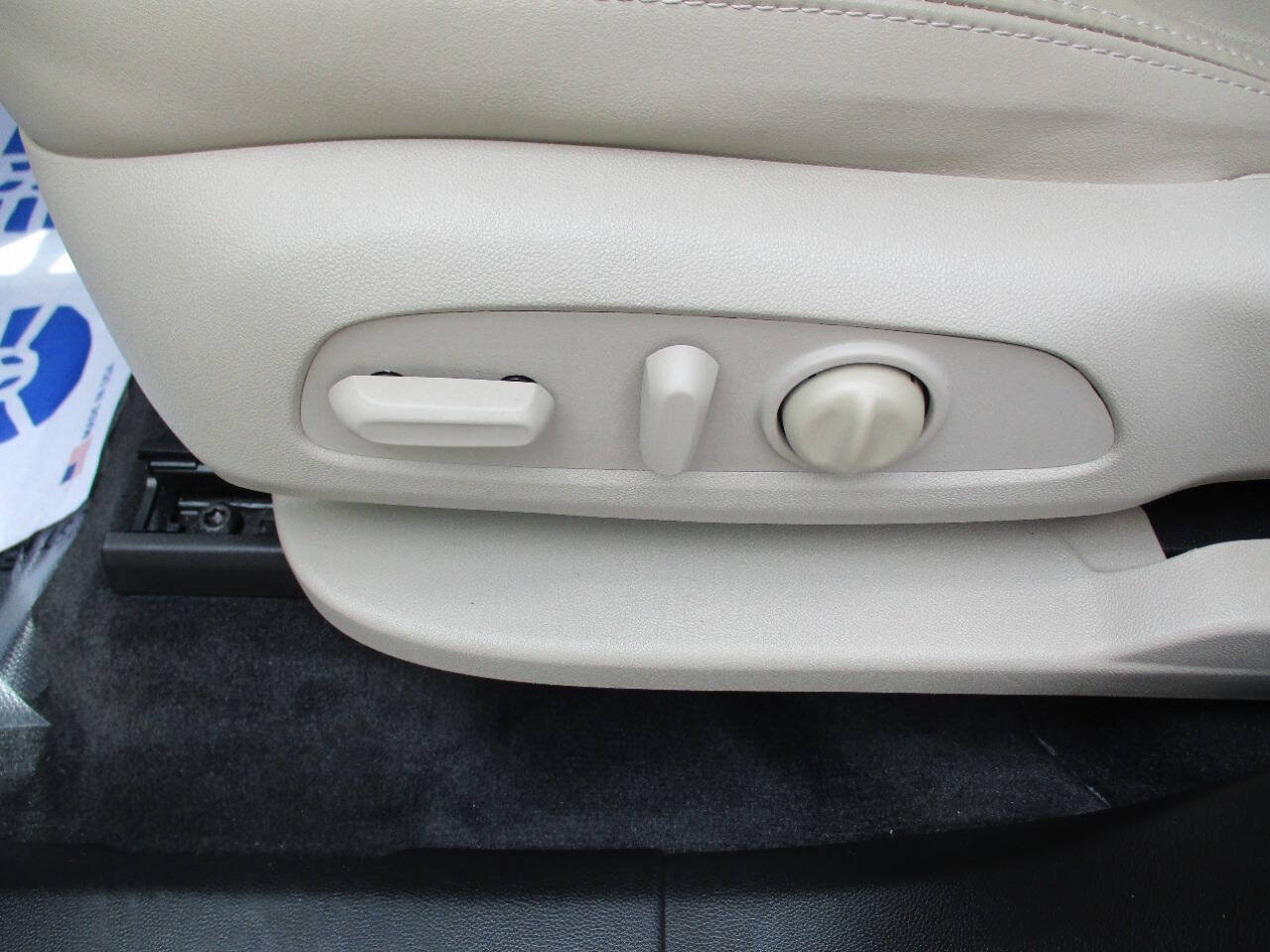 Used 2020 Buick Enclave Essence w/ LPO, Luxury Package FWD image 11
