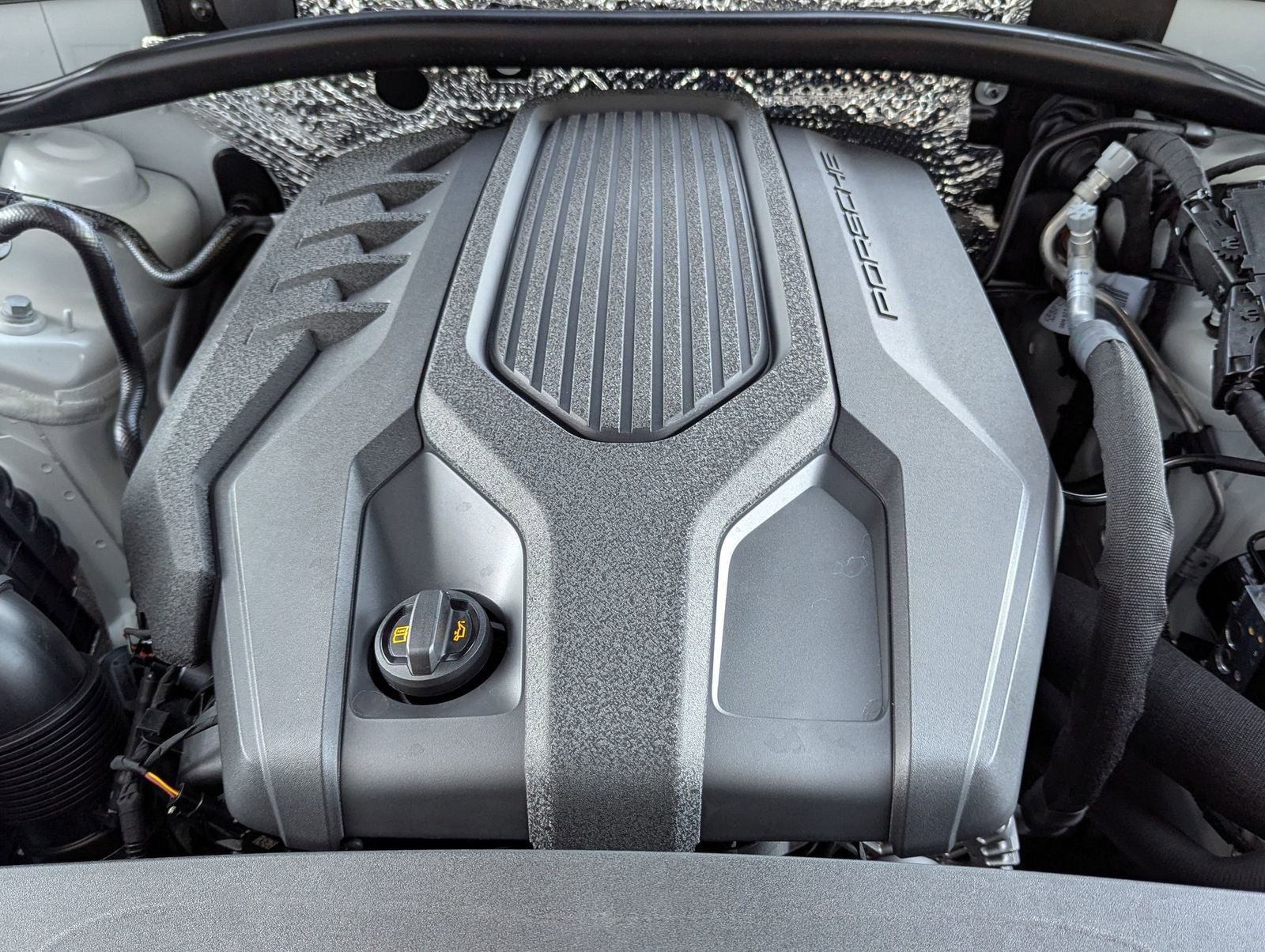 Certified 2025 Porsche Macan image 28