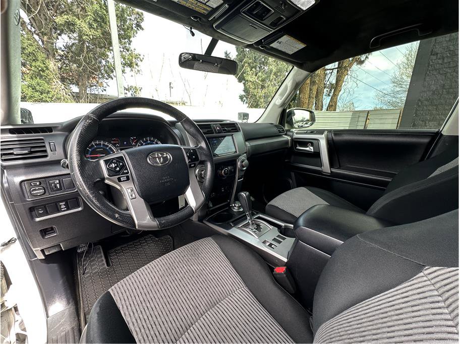 Used 2016 Toyota 4Runner SR5 AWD/4WD image 2