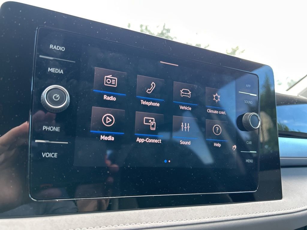 Certified 2025 Volkswagen Taos SE image 26