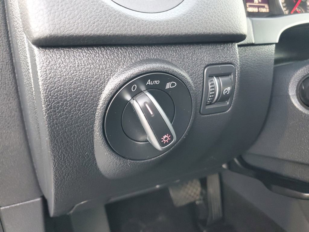 Used 2017 Volkswagen Tiguan S image 22