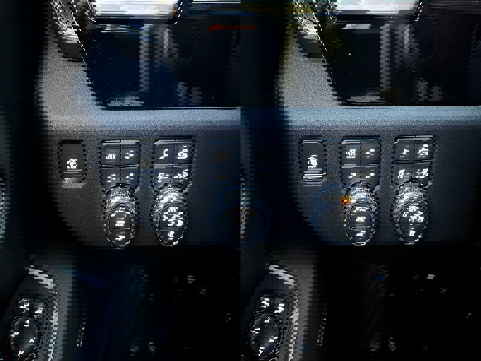 New 2026 GMC Sierra 2500 SLT w/ SLT Convenience Package image 30