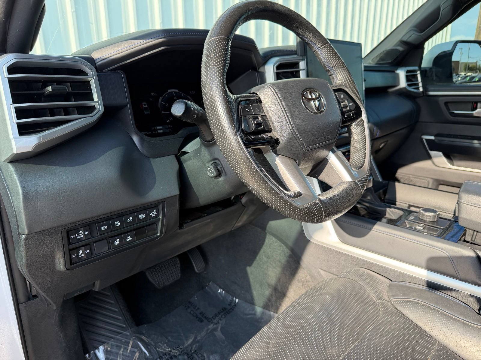 Used 2024 Toyota Tundra Platinum AWD/4WD image 17