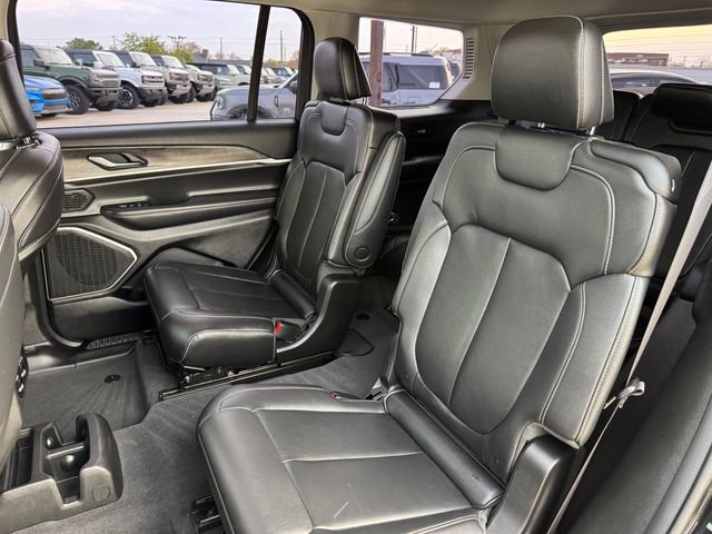 Used 2022 Jeep Grand Cherokee L Limited AWD/4WD image 16