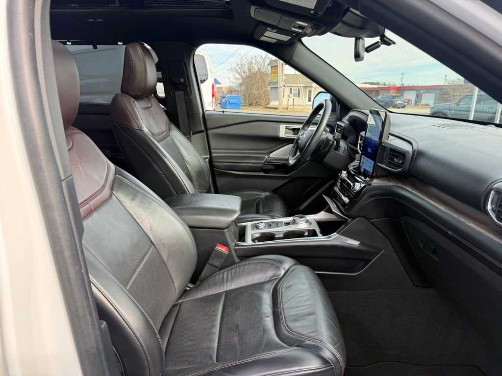 Used 2021 Ford Explorer Platinum w/ Equipment Group 601A AWD/4WD image 33