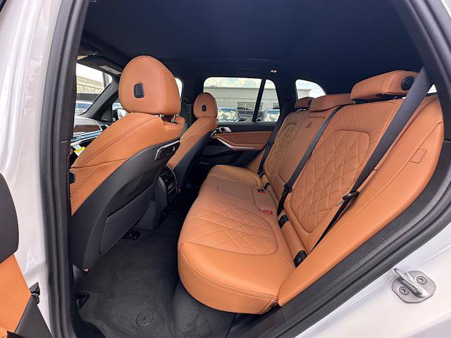 New 2026 BMW X5 xDrive50e w/ M Sport Package AWD/4WD image 5