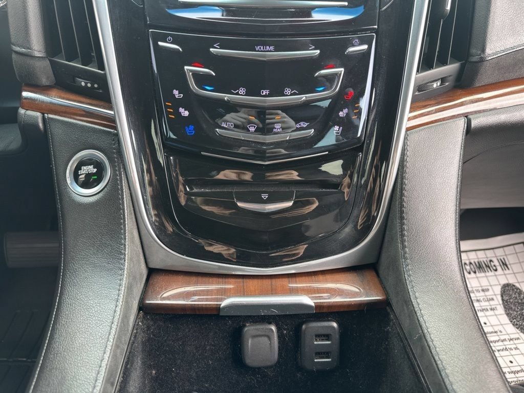 Used 2018 Cadillac Escalade ESV Luxury AWD/4WD image 43