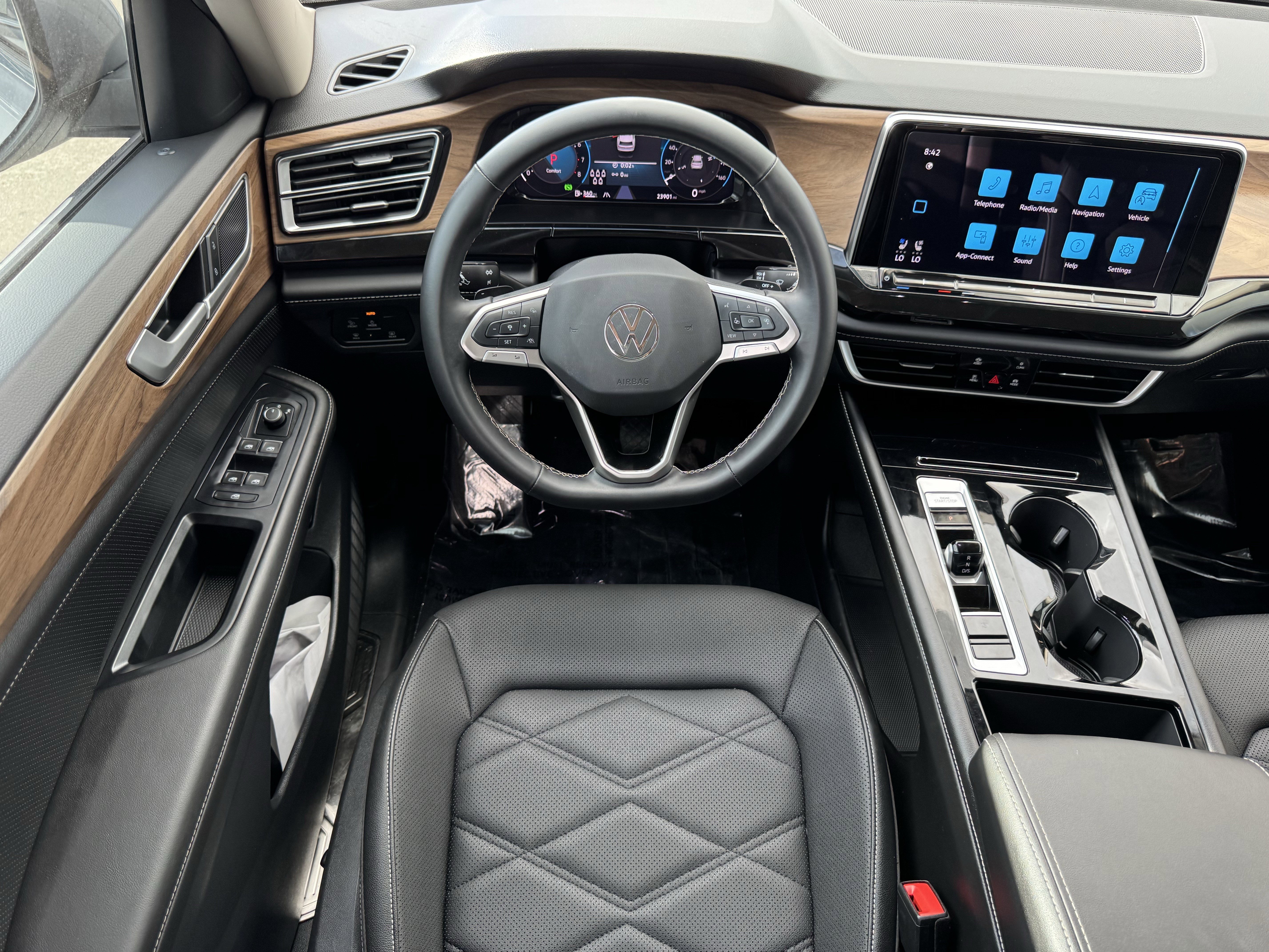 Used 2025 Volkswagen Atlas SE FWD image 14