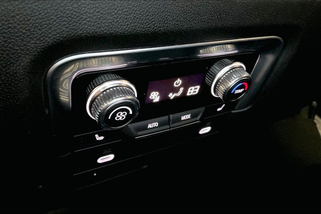 Used 2024 GMC Yukon XL Denali image 16