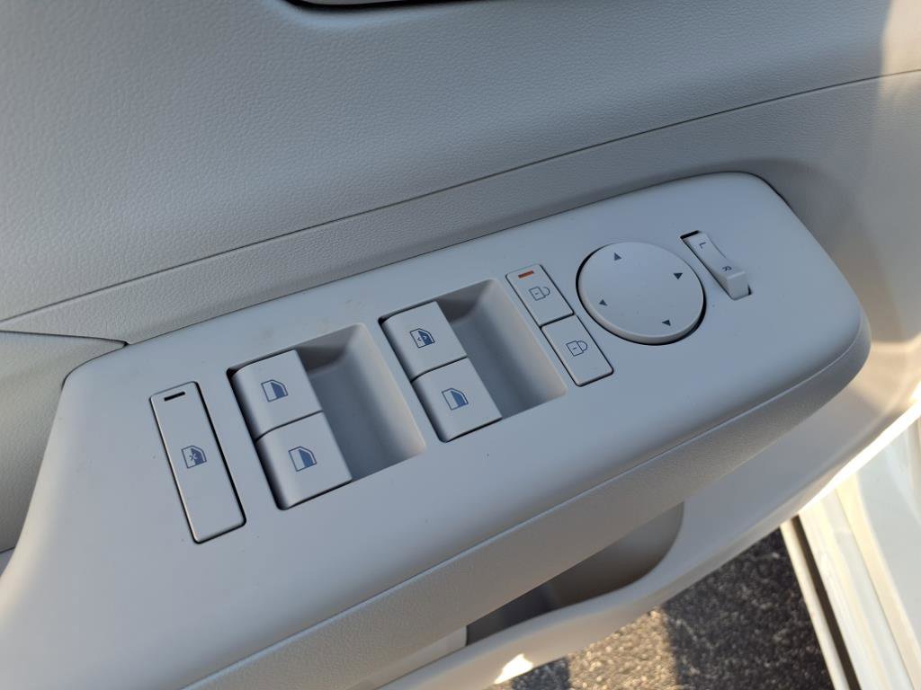 Used 2025 Hyundai Kona SEL image 11