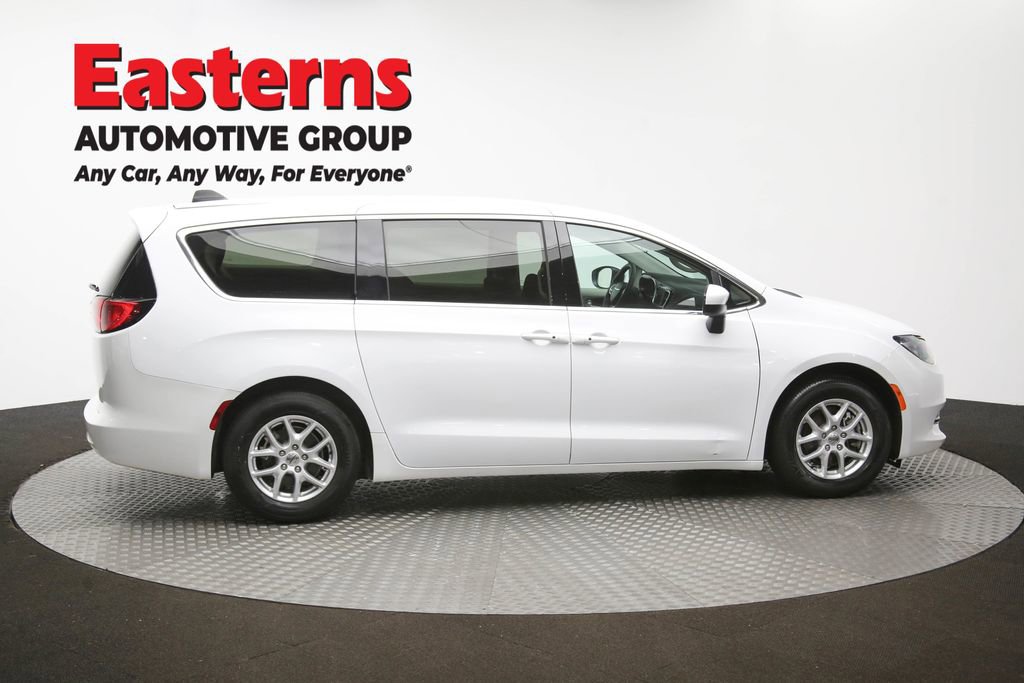 Used 2022 Chrysler Voyager LX image 41