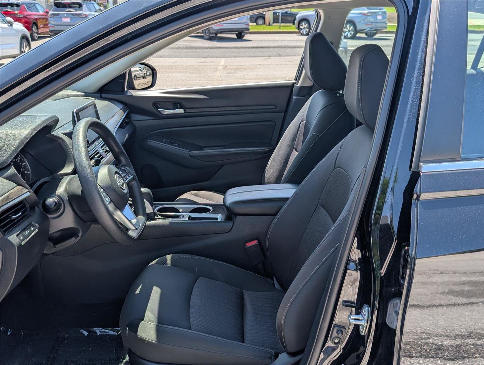 Used 2024 Nissan Altima 2.5 SV FWD image 15
