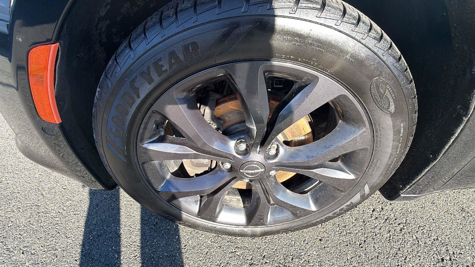 Used 2019 Chrysler Pacifica Limited w/ Advanced Safetytec Group image 9