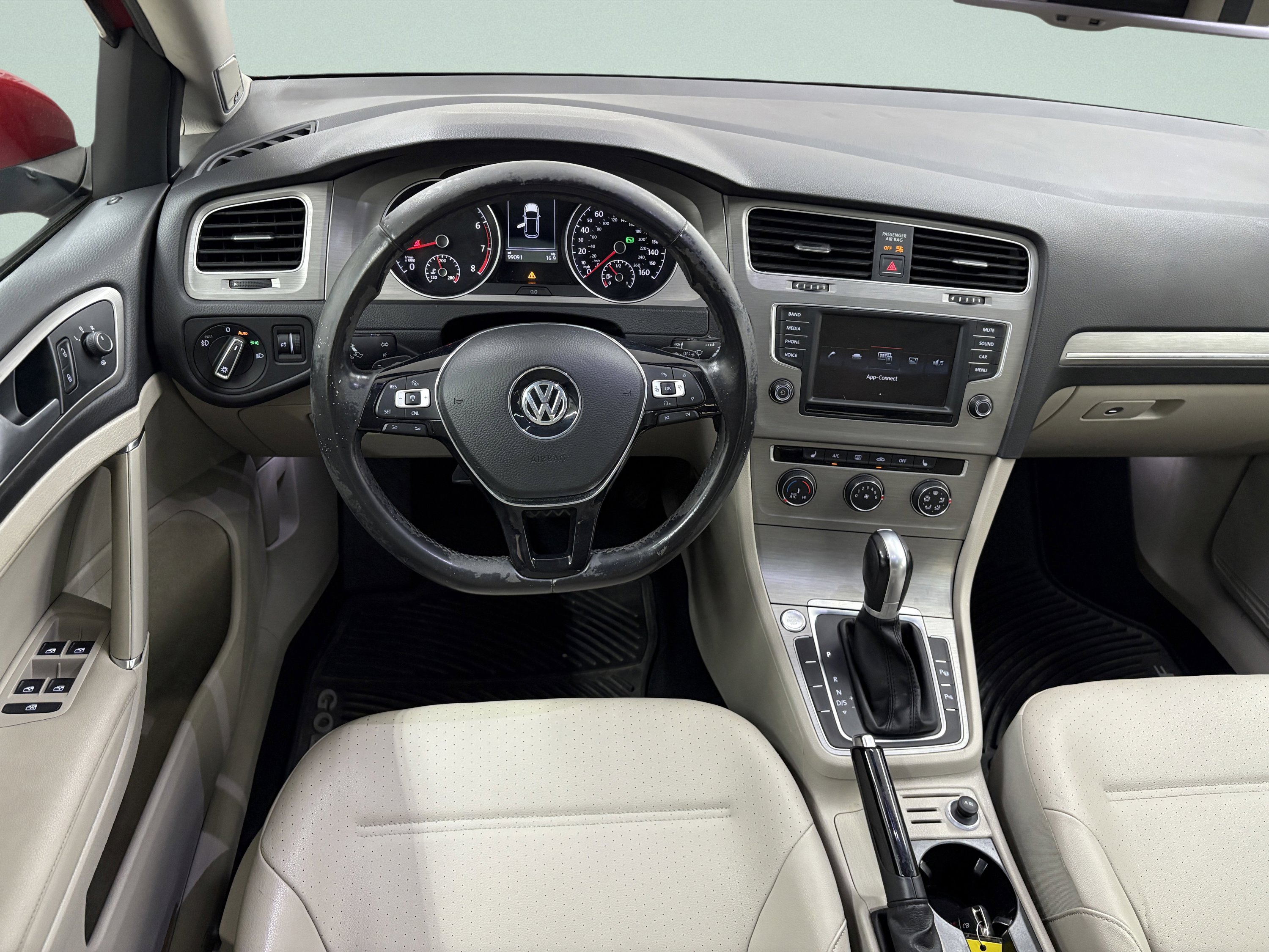 Used 2016 Volkswagen Golf SE w/ Lighting Package image 10