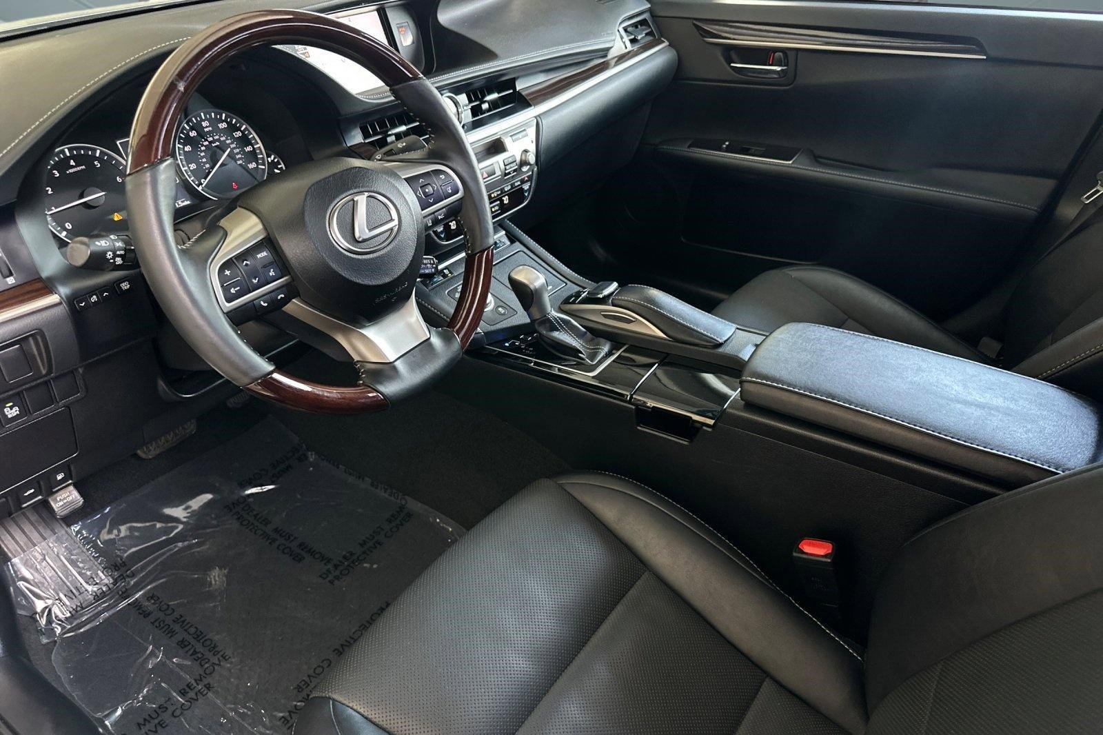 Used 2018 Lexus ES 350 w/ Navigation System Package image 4