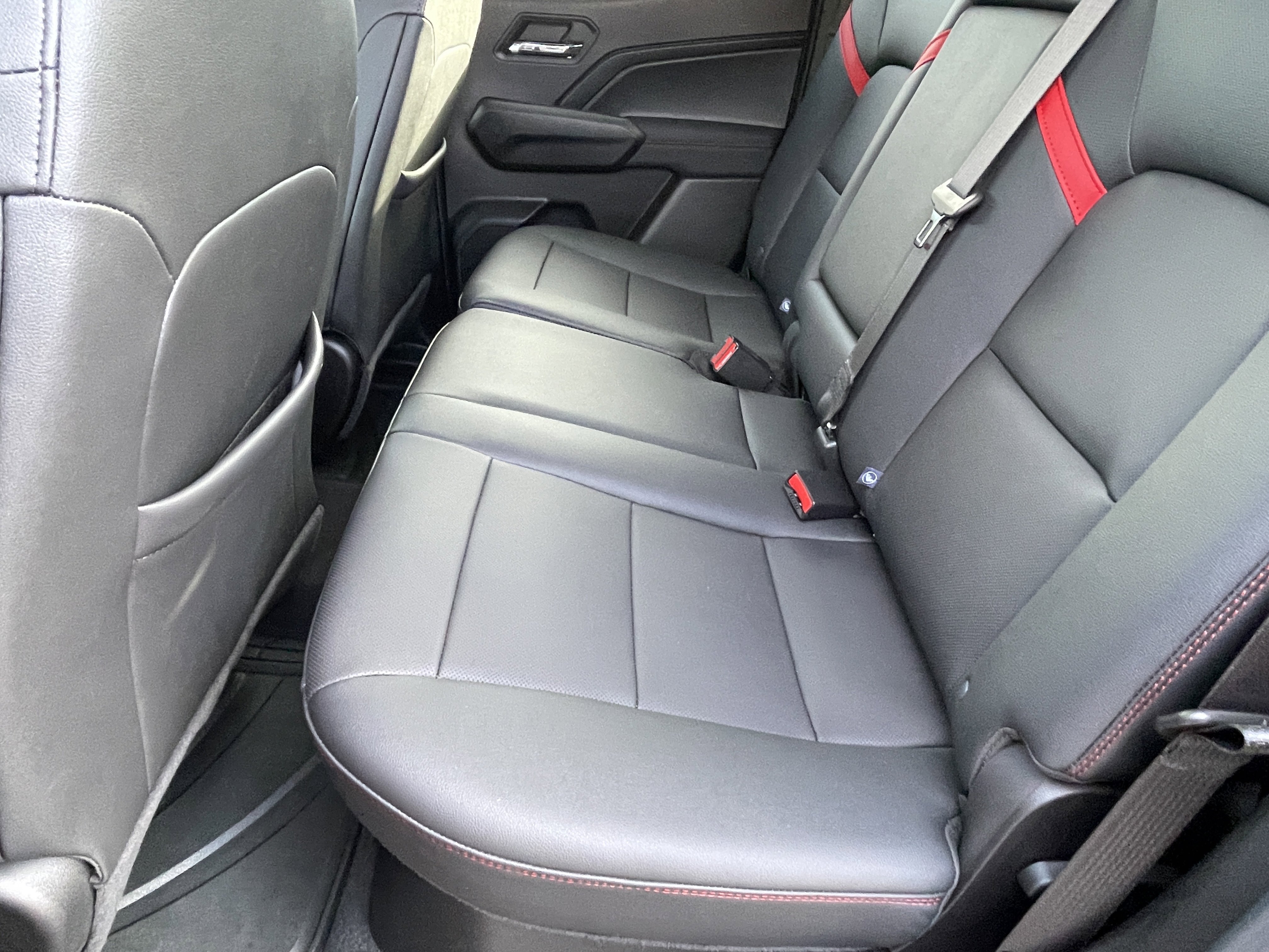 Used 2024 Chevrolet Colorado Z71 w/ Z71 Convenience Package 2 image 16