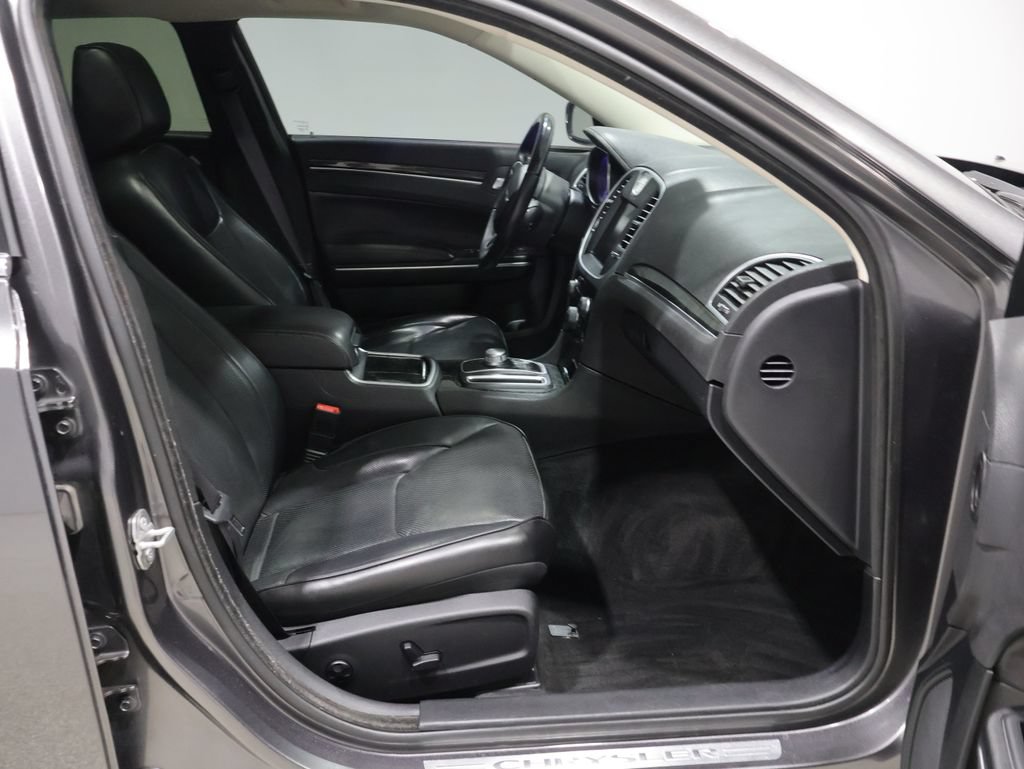 Used 2016 Chrysler 300 C AWD/4WD image 21