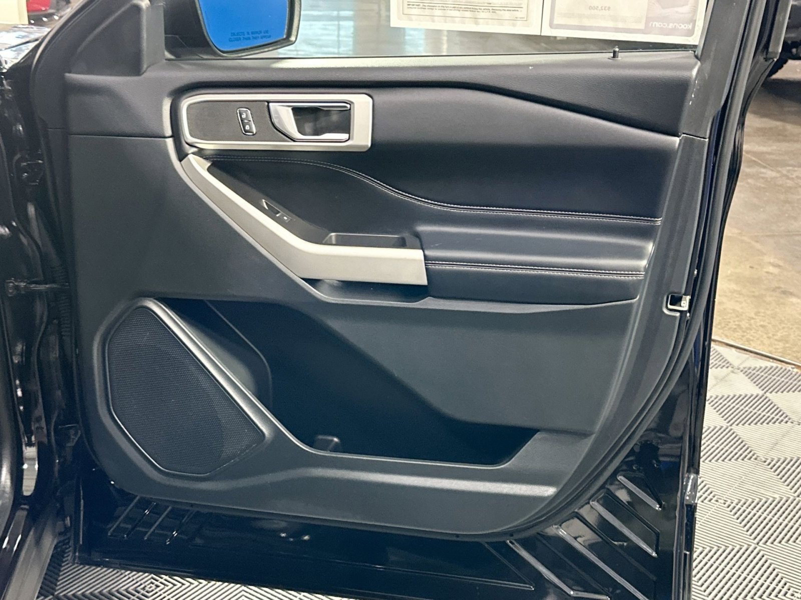 Used 2022 Ford Explorer XLT w/ Equipment Group 202A image 38