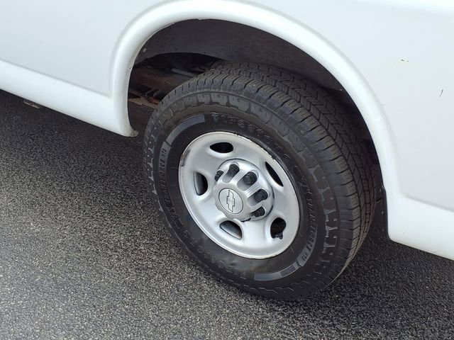 Used 2015 Chevrolet Express 2500 RWD image 18