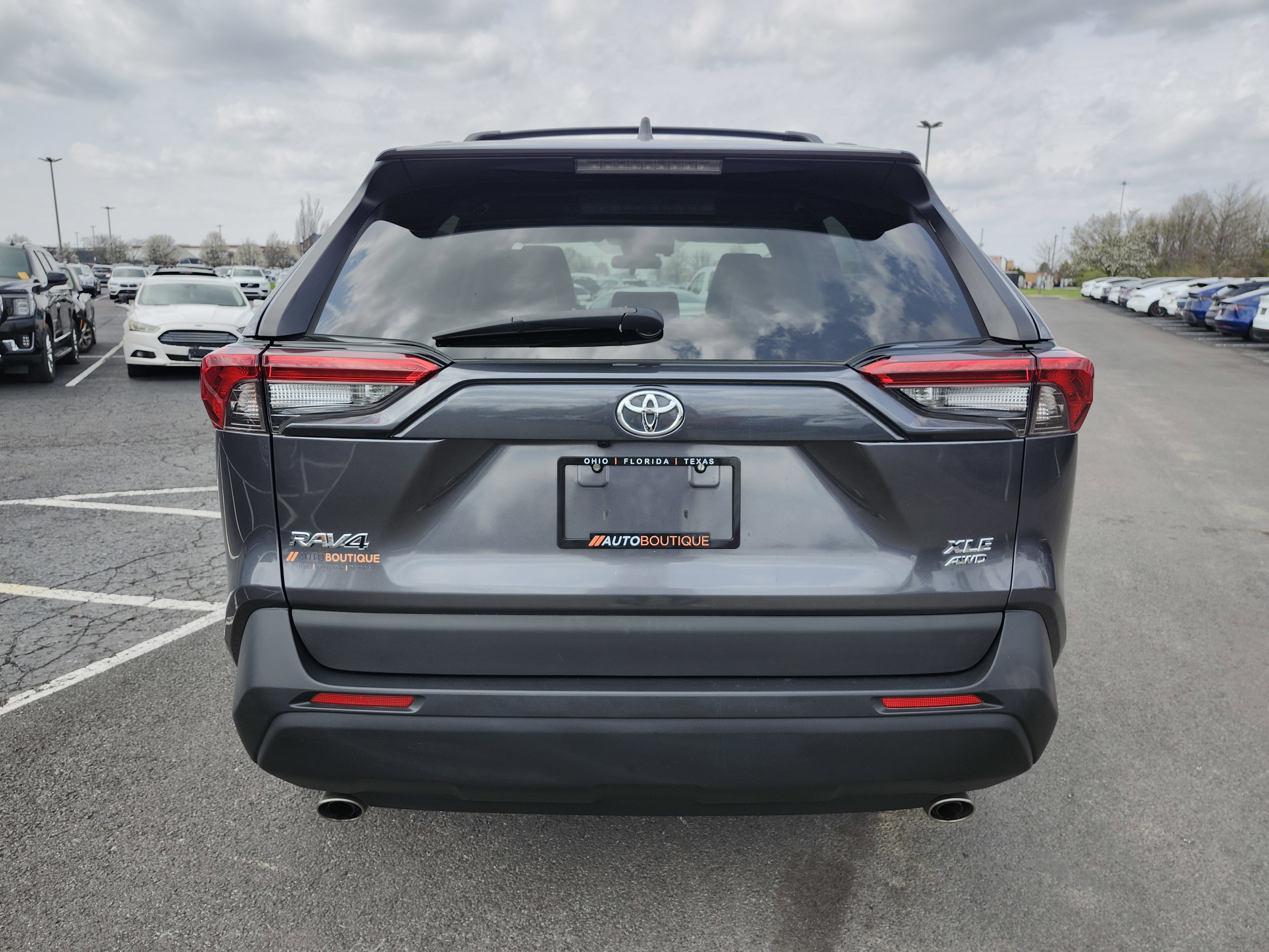 Used 2021 Toyota RAV4 XLE Premium image 17