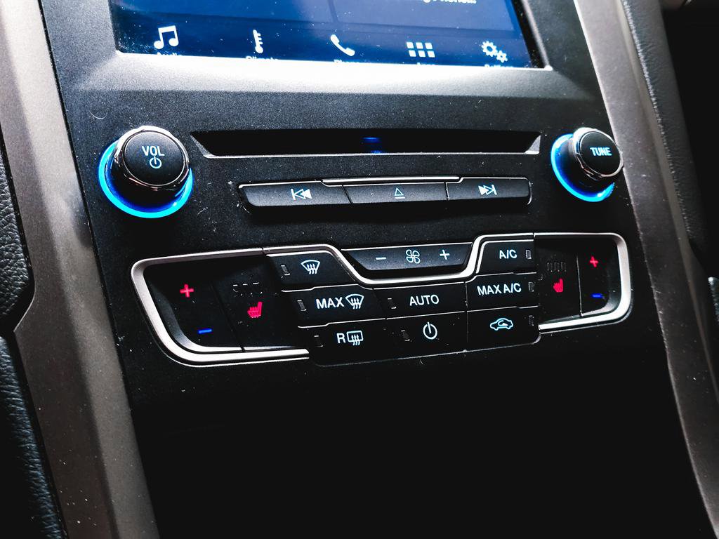 Used 2017 Ford Fusion SE w/ Fusion SE Technology Package image 29