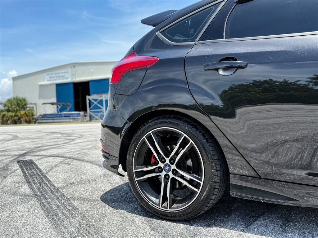 Used 2015 Ford Focus ST w/ Equipment Group 401A image 2