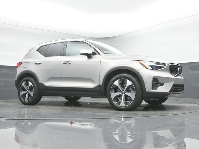 Used 2024 Volvo XC40 B5 Plus w/ Protection Package Premier image 36