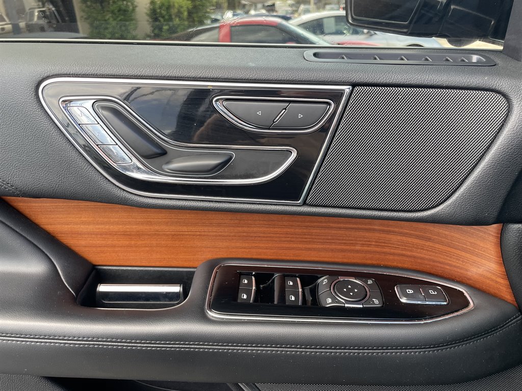 Used 2019 Lincoln Navigator L Select AWD/4WD image 37
